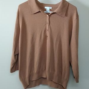 Tan light weight three quarter length sleeved sweater.